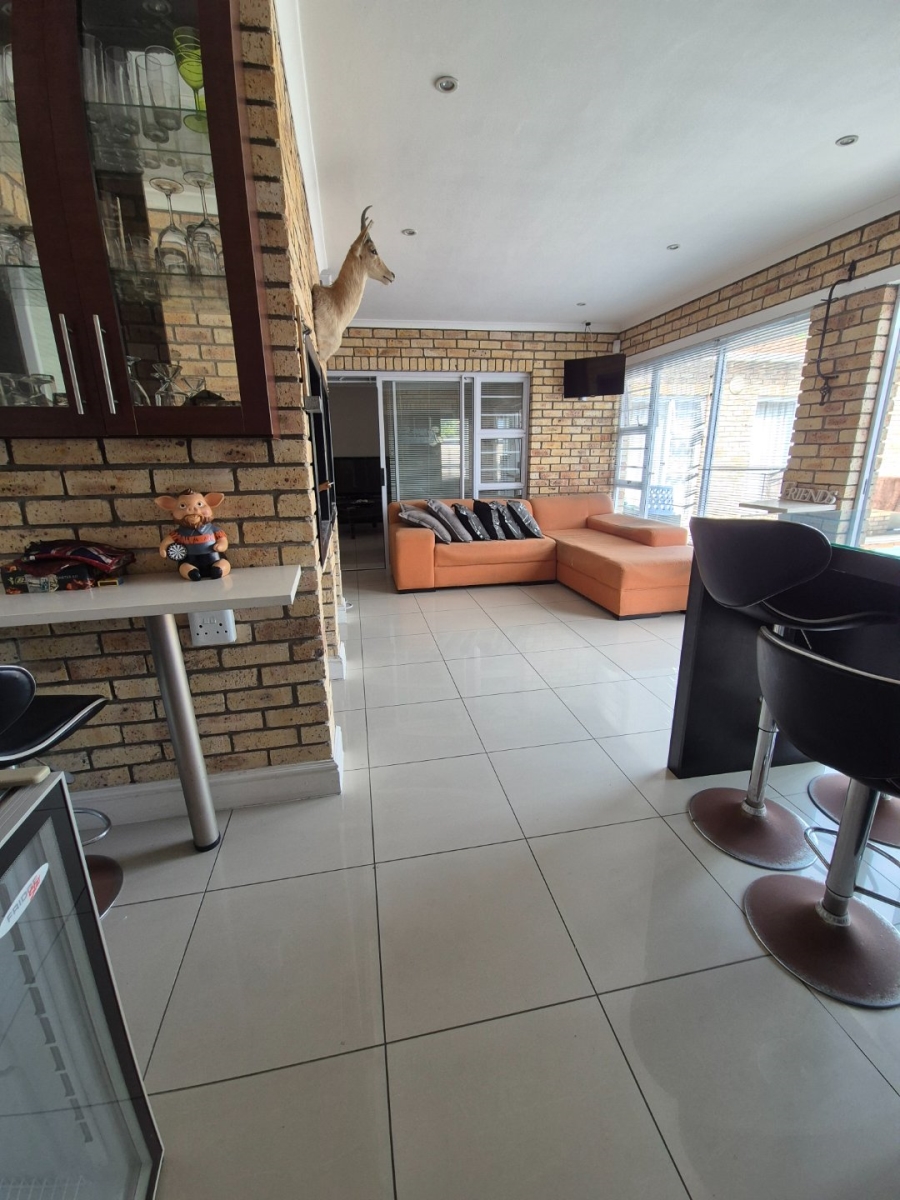 4 Bedroom Property for Sale in Bluewater Bay Eastern Cape